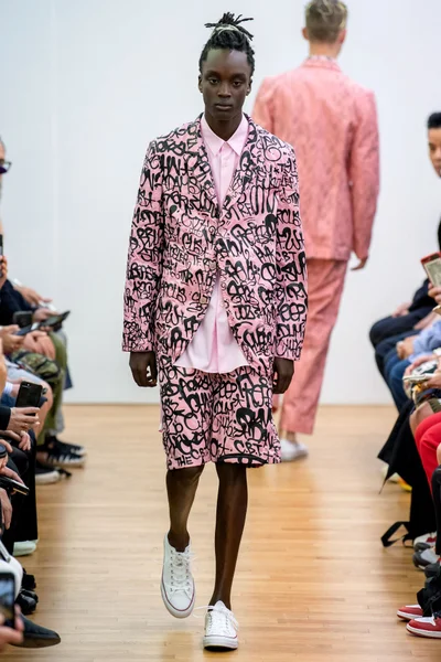 Look 18